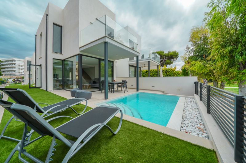 Modern semi-detached second line Puerto Alcudia