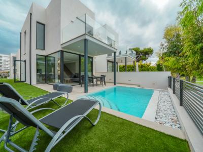 Modern semi-detached second line Puerto Alcudia
