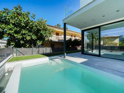 Modern semi-detached second line Puerto Alcudia