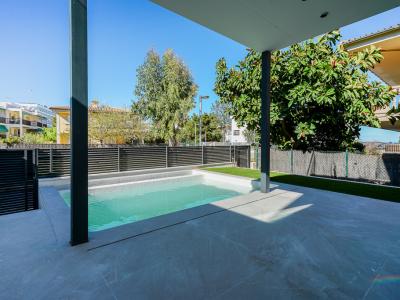 Modern semi-detached second line Puerto Alcudia