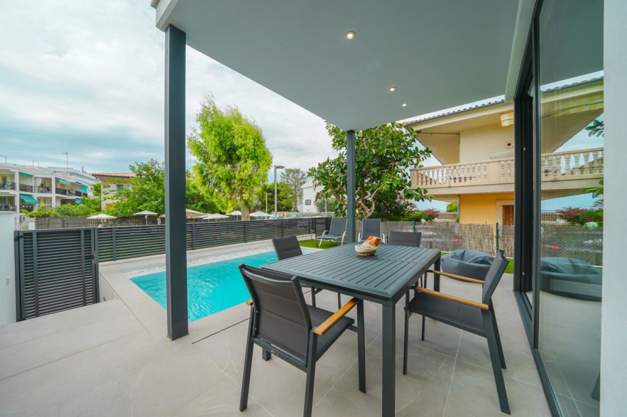 Modern semi-detached second line Puerto Alcudia