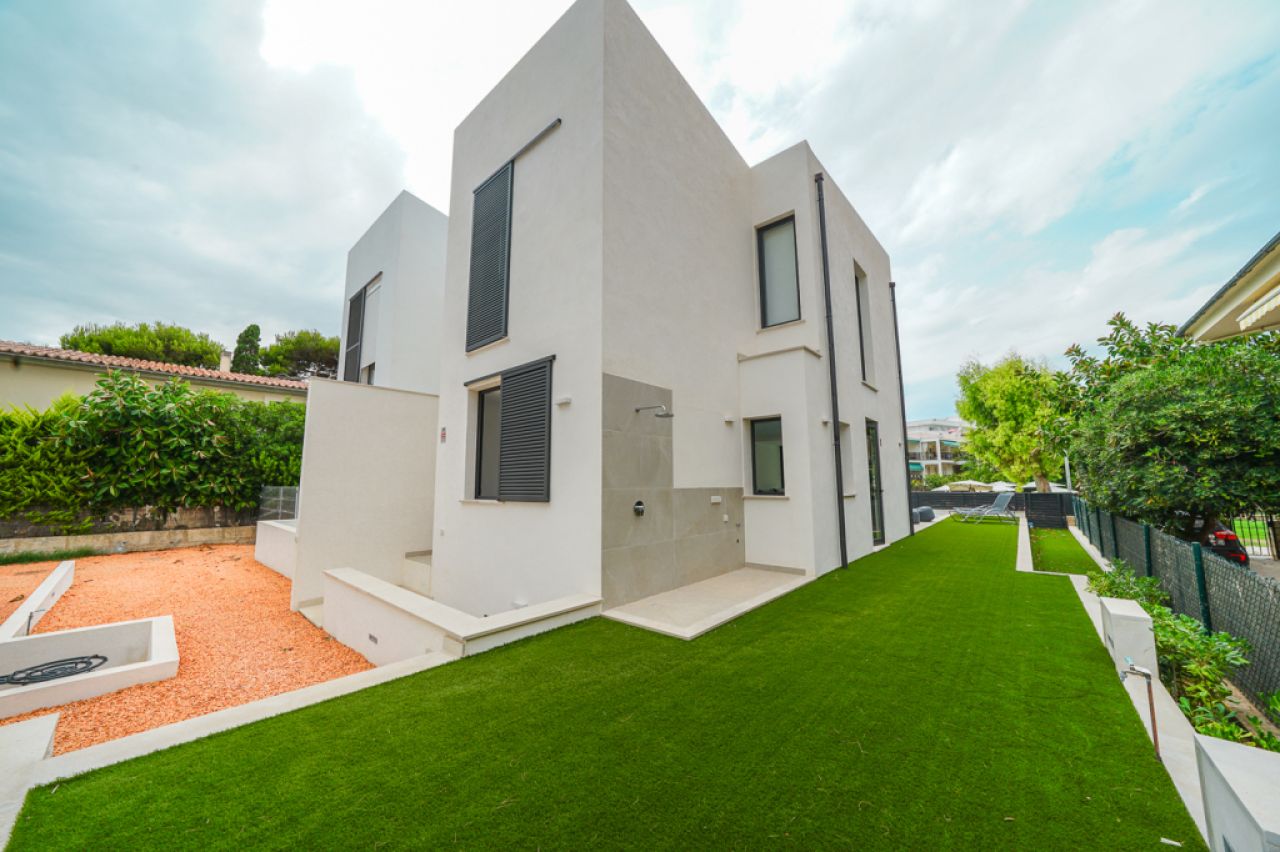 Modern semi-detached second line Puerto Alcudia