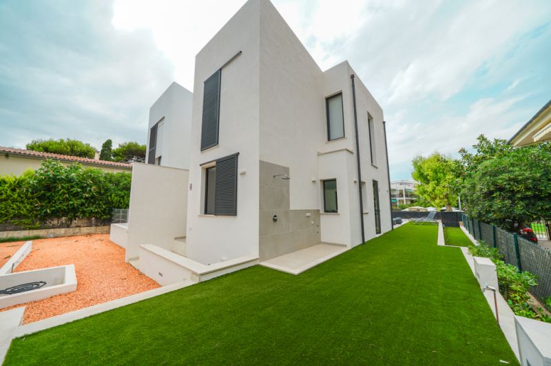 Modern semi-detached second line Puerto Alcudia
