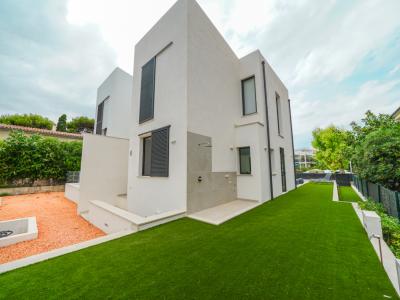 Modern semi-detached second line Puerto Alcudia