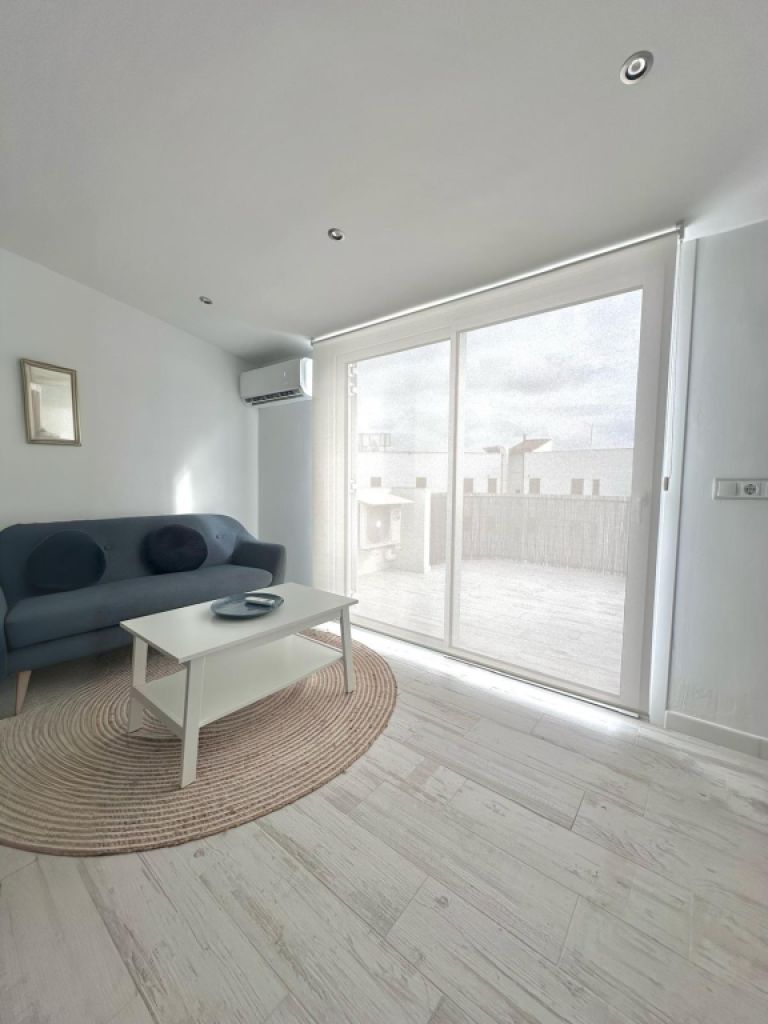 Modern bright attic apartment in S´Illot