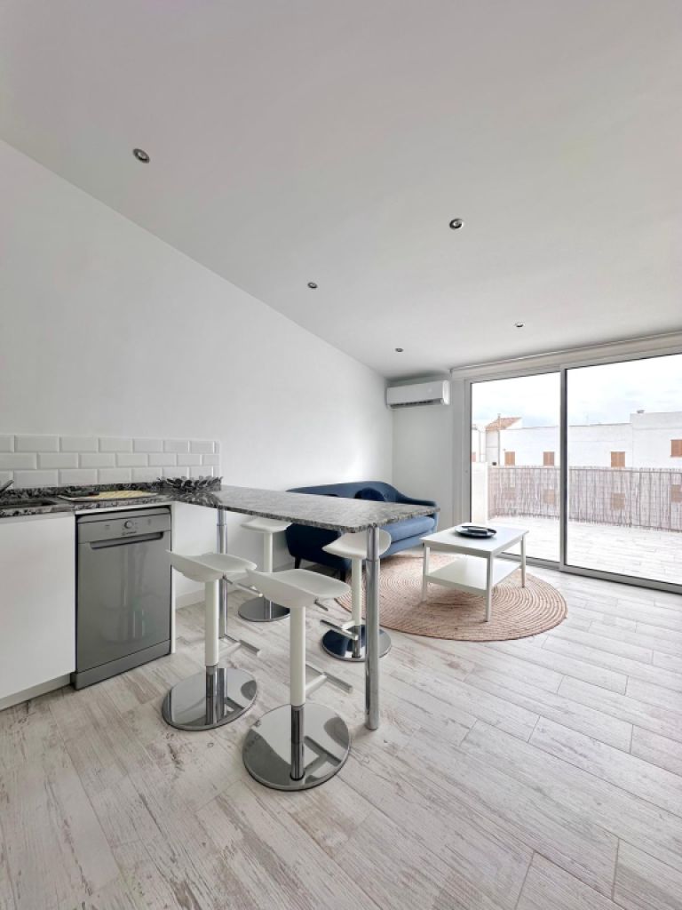 Modern bright attic apartment in S´Illot