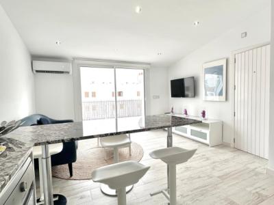 Modern bright attic apartment in S´Illot