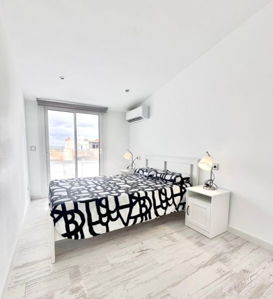 Modern bright attic apartment in S´Illot