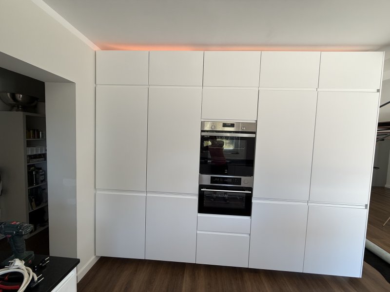 Moderne Küche in weiß matt