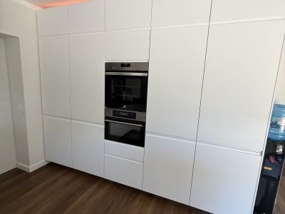 Moderne Küche in weiß matt