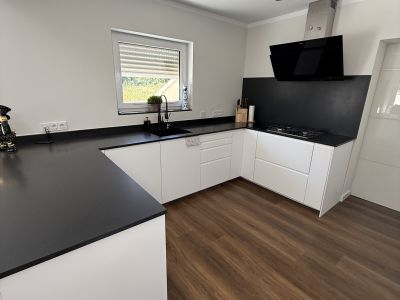 Moderne Küche in weiß matt