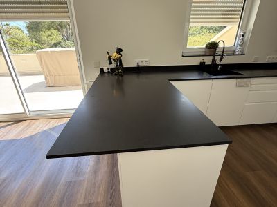 Moderne Küche in weiß matt