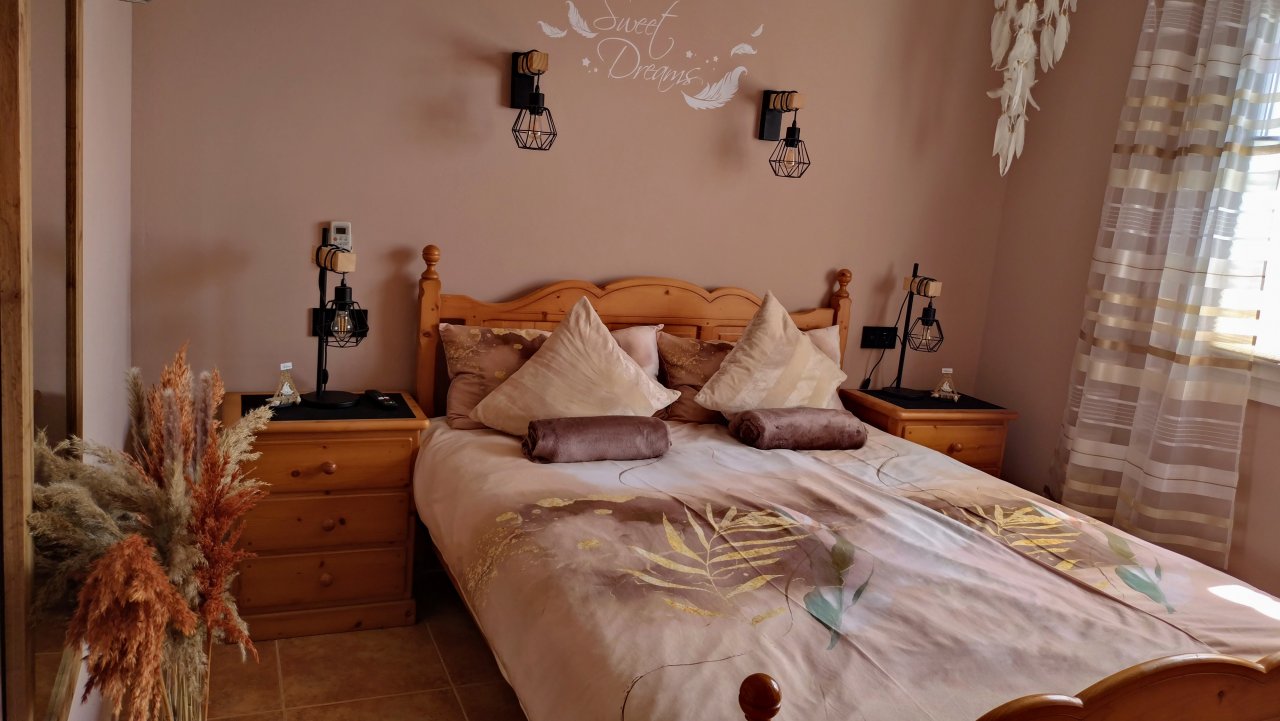 Moderne, smarte 3-Zi. Wohnung in gepflegter Anlage. Riesiger Pool, Tennis, Padel, BBC, Parkplatz