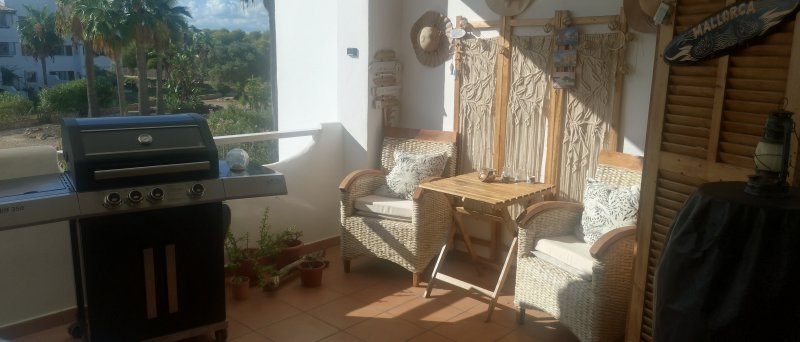 Moderne, smarte 3-Zi. Wohnung in gepflegter Anlage. Riesiger Pool, Tennis, Padel, BBC, Parkplatz