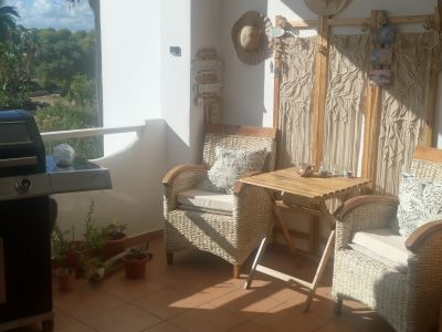 Moderne, smarte 3-Zi. Wohnung in gepflegter Anlage. Riesiger Pool, Tennis, Padel, BBC, Parkplatz