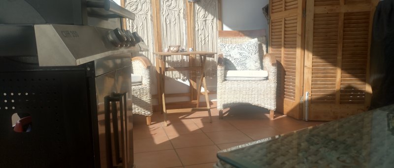 Moderne, smarte 3-Zi. Wohnung in gepflegter Anlage. Riesiger Pool, Tennis, Padel, BBC, Parkplatz