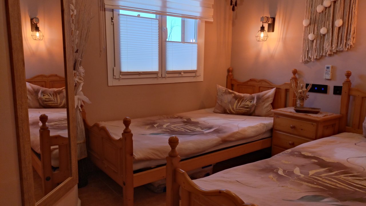Moderne, smarte 3-Zi. Wohnung in gepflegter Anlage. Riesiger Pool, Tennis, Padel, BBC, Parkplatz