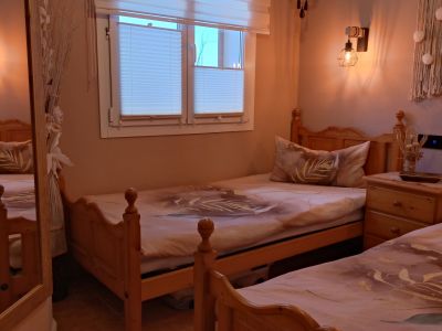 Moderne, smarte 3-Zi. Wohnung in gepflegter Anlage. Riesiger Pool, Tennis, Padel, BBC, Parkplatz