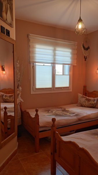 Moderne, smarte 3-Zi. Wohnung in gepflegter Anlage. Riesiger Pool, Tennis, Padel, BBC, Parkplatz