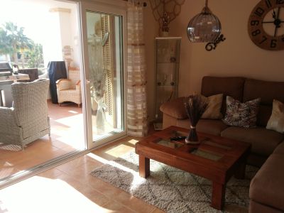 Moderne, smarte 3-Zi. Wohnung in gepflegter Anlage. Riesiger Pool, Tennis, Padel, BBC, Parkplatz