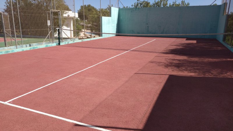 Moderne, smarte 3-Zi. Wohnung in gepflegter Anlage. Riesiger Pool, Tennis, Padel, BBC, Parkplatz