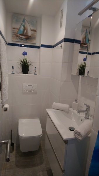 Moderne, smarte 3-Zi. Wohnung in gepflegter Anlage. Riesiger Pool, Tennis, Padel, BBC, Parkplatz
