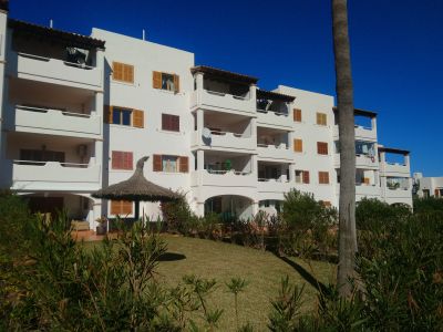 Moderne, smarte 3-Zi. Wohnung in gepflegter Anlage. Riesiger Pool, Tennis, Padel, BBC, Parkplatz