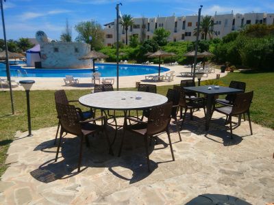 Moderne, smarte 3-Zi. Wohnung in gepflegter Anlage. Riesiger Pool, Tennis, Padel, BBC, Parkplatz