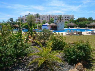 Moderne, smarte 3-Zi. Wohnung in gepflegter Anlage. Riesiger Pool, Tennis, Padel, BBC, Parkplatz