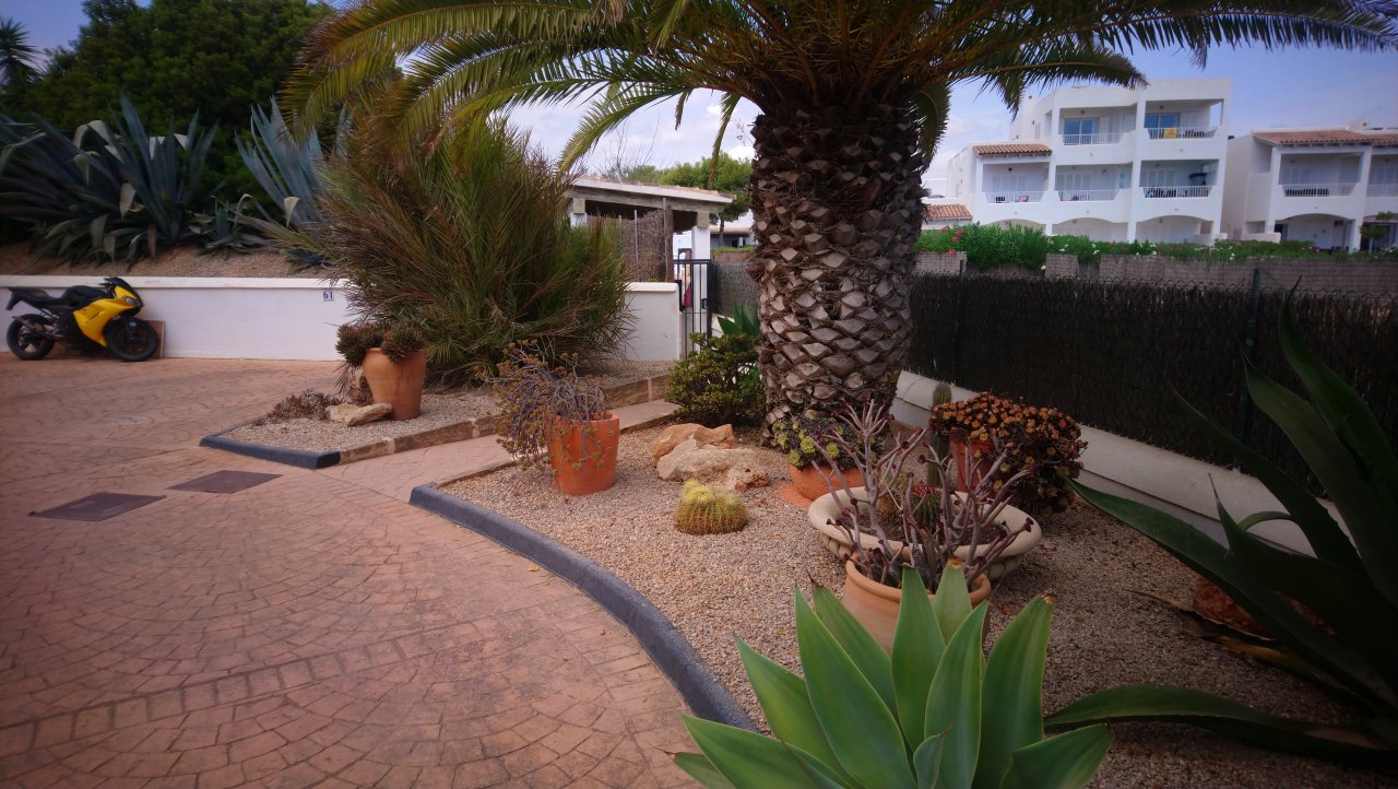 Moderne, smarte 3-Zi. Wohnung in gepflegter Anlage. Riesiger Pool, Tennis, Padel, BBC, Parkplatz