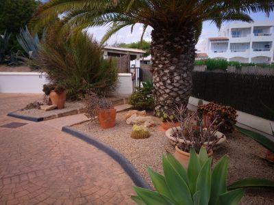 Moderne, smarte 3-Zi. Wohnung in gepflegter Anlage. Riesiger Pool, Tennis, Padel, BBC, Parkplatz