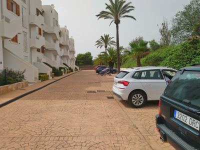 Moderne, smarte 3-Zi. Wohnung in gepflegter Anlage. Riesiger Pool, Tennis, Padel, BBC, Parkplatz