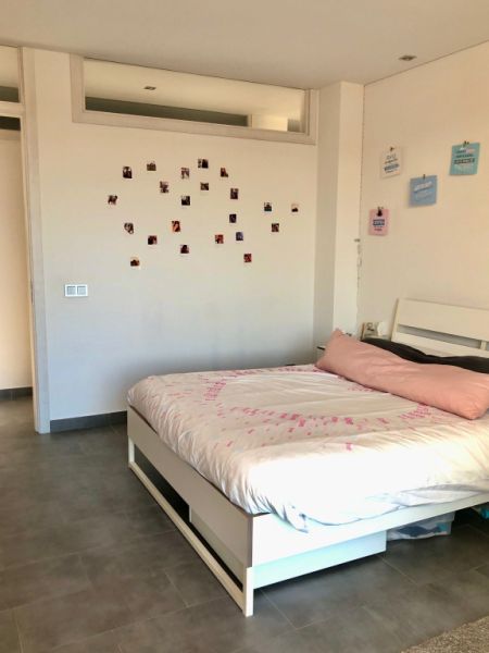 Modernes 3-stöckiges Haus mit Swimmingpool in der Stadt Cas Concos, Mallorca, Juni und Juli 2025