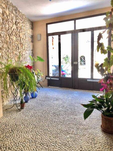 Modernes 3-stöckiges Haus mit Swimmingpool in der Stadt Cas Concos, Mallorca, Juni und Juli 2025