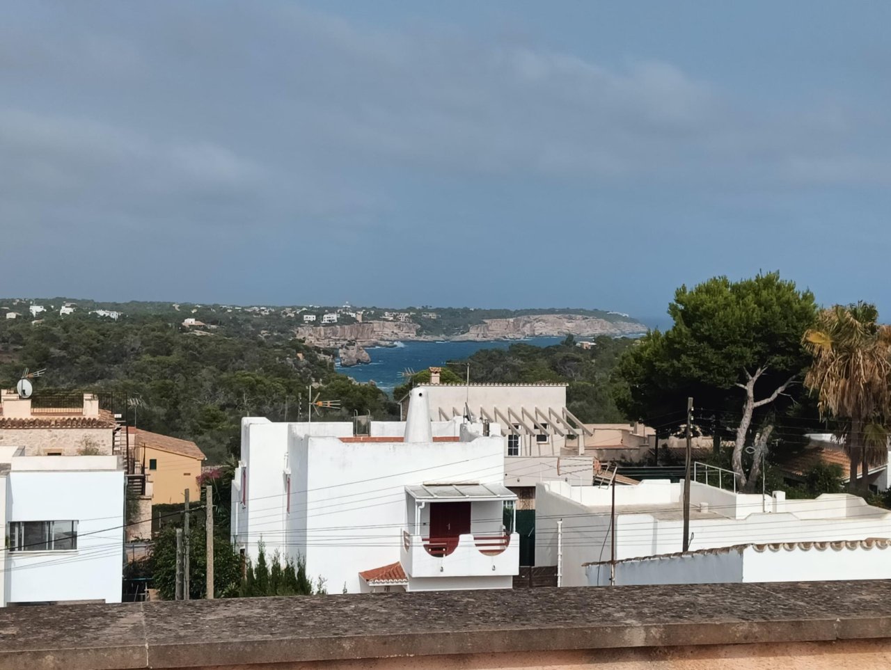 Modernes Apartment an der Küste von Cala Llombards -- AP 420 VK