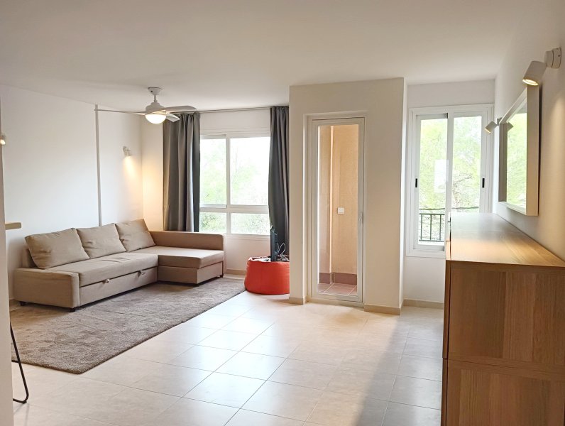 Modernes Apartment an der Küste von Cala Llombards -- AP 420 VK