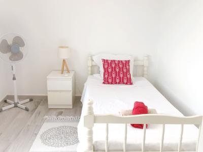 Modernes Apartment mit Pool und NK inklusive bei Arta --- AP 248