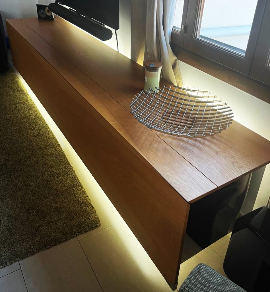 Modernes beeindruckendes Lowboard