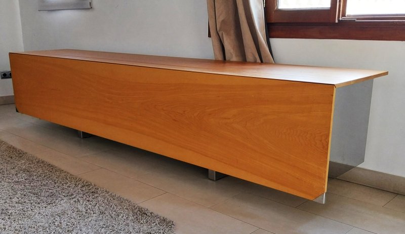 Modernes beeindruckendes Lowboard