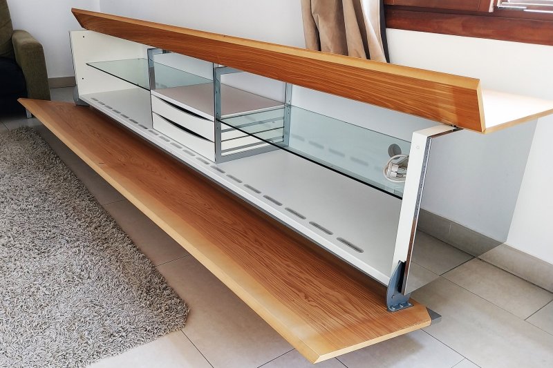 Modernes beeindruckendes Lowboard