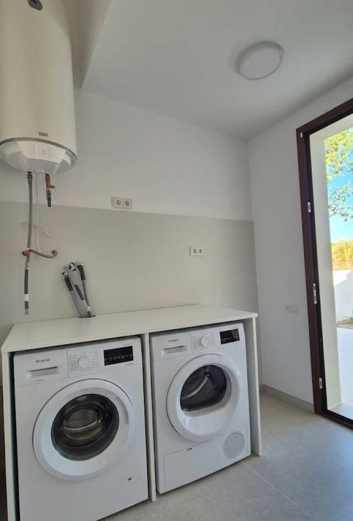 Modernes Landhaus im Bauhaus-Stil in Sant Llorenç, Langzeitmiete