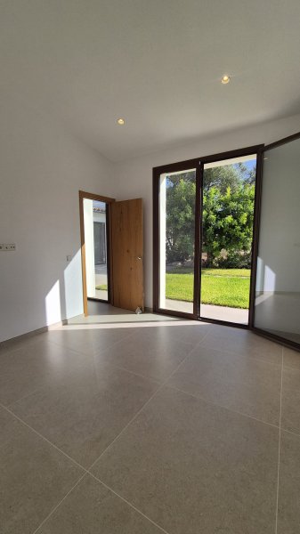 Modernes Landhaus im Bauhaus-Stil in Sant Llorenç, Langzeitmiete