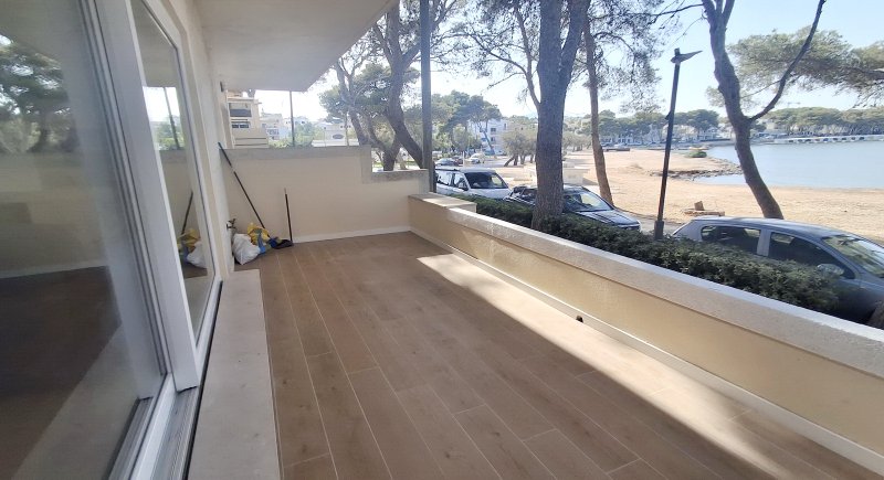 Modernes, möbliertes Parterreapartment in 1. Buchtlinie von Porto Colom - AP 100