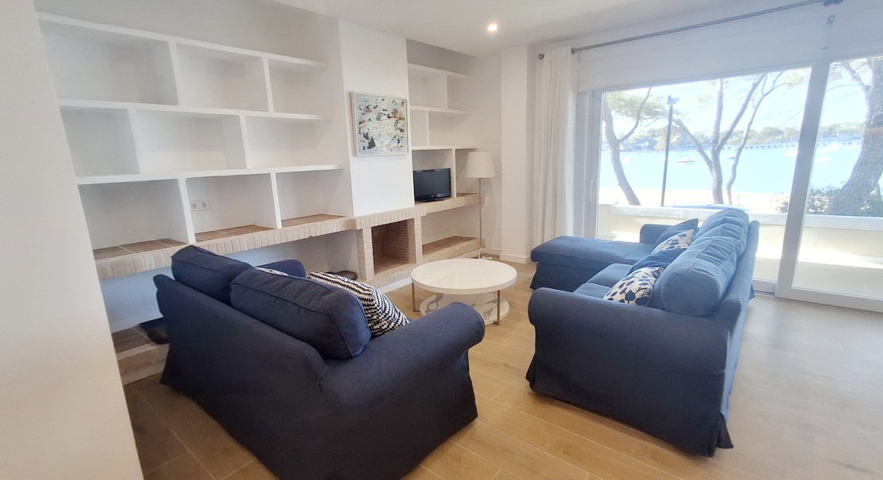 Modernes, möbliertes Parterreapartment in 1. Buchtlinie von Porto Colom - AP 100