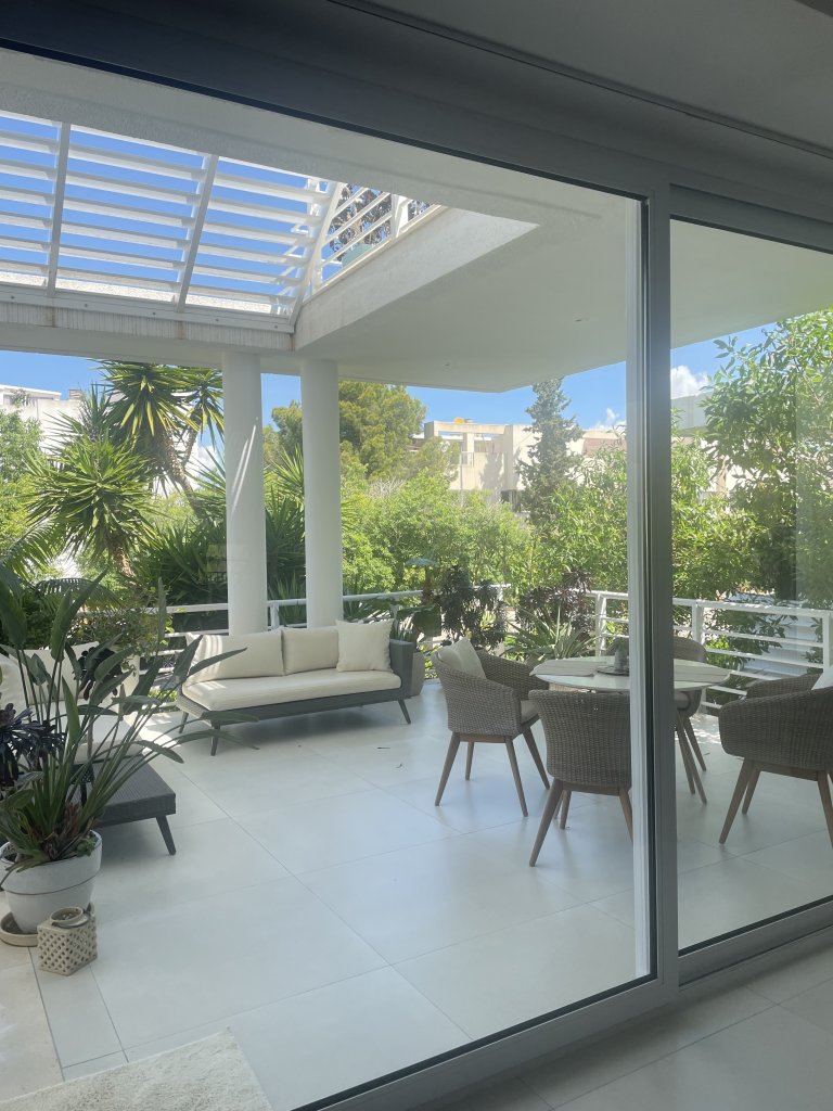Modern townhouse with roof terrace & pool near Palma
