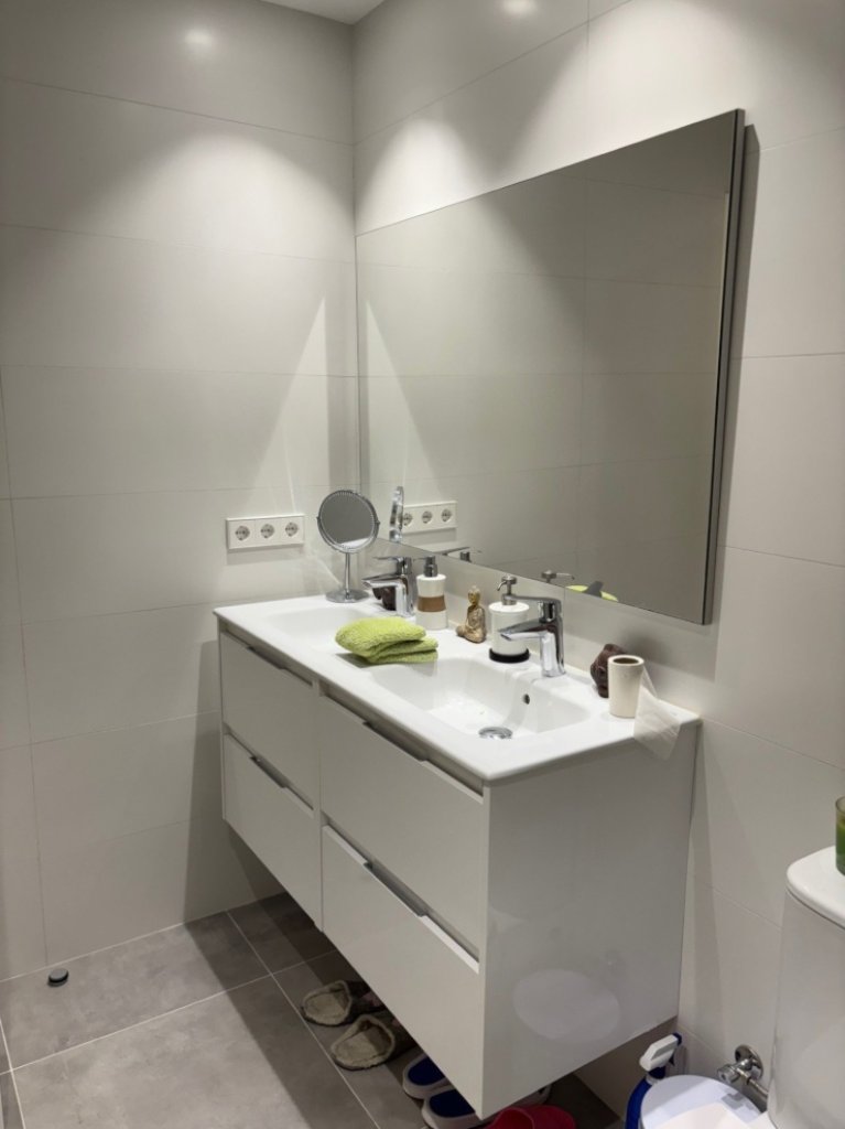 Modernes Zimmer mit Bad ensuite