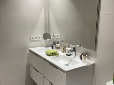 Modernes Zimmer mit Bad ensuite