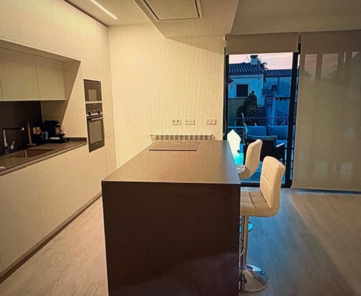 Modernes Zimmer mit Bad ensuite