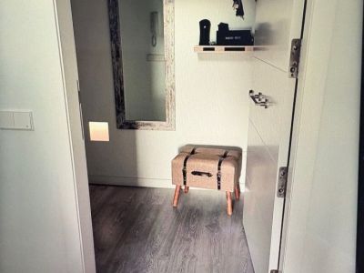 Modernes Zimmer mit Bad ensuite