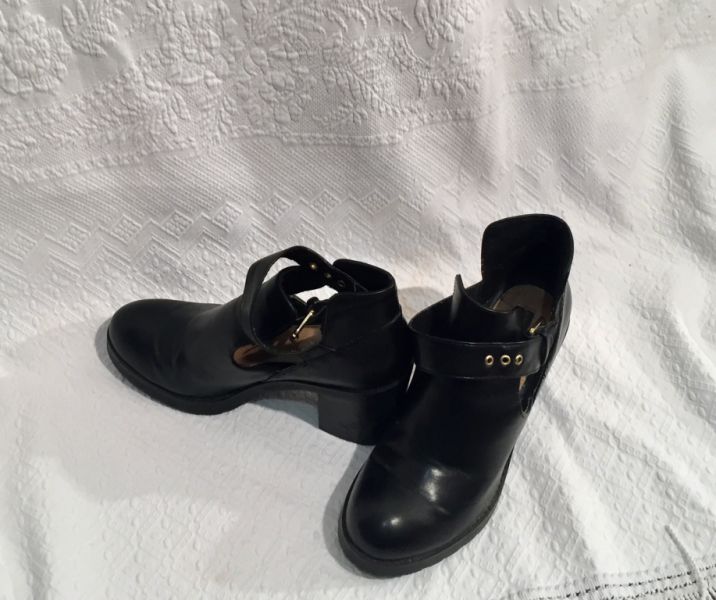 Lote de ropa de moda aprox. 150 piezas, talla M/L/XL/XXL, bisutería divertida, zapatos, bolsos,